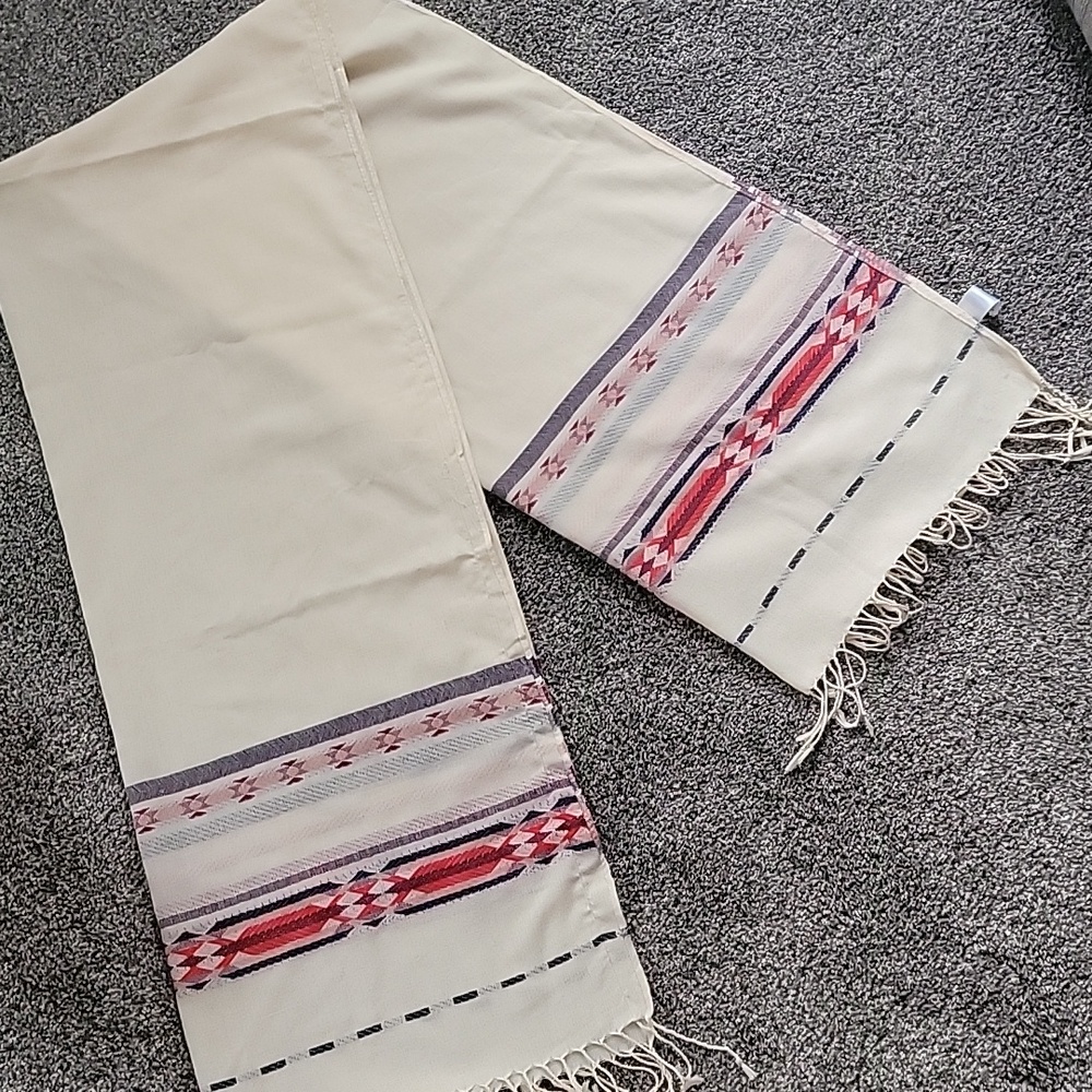 Aztec Scarf - Picture 3 of 3